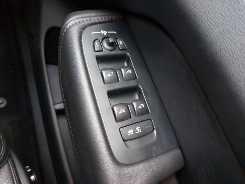 Used Volvo XC60 2023 for sale - 77024793: Photo 12