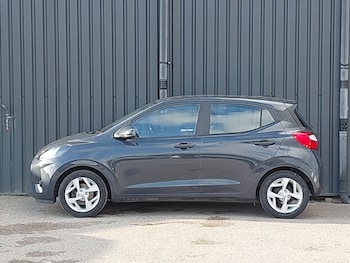 Used Hyundai i10 2023 for sale - 77448933: Photo