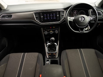 Used Volkswagen T-Roc 2019 for sale - 77889480: Photo