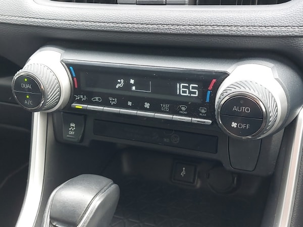 Used Toyota RAV4 2020 for sale - 76052367: Photo 17