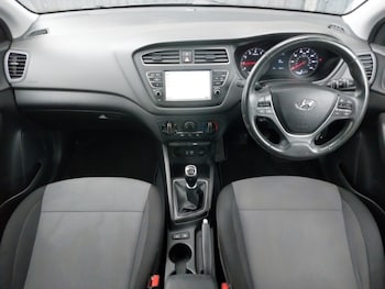 Used Hyundai i20 2020 for sale - 76540487: Photo