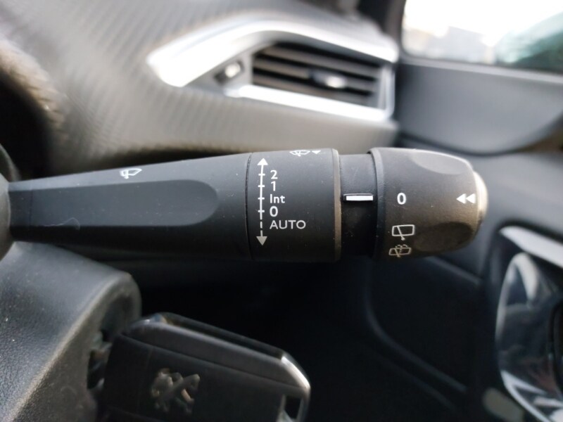 Used Peugeot 208 2018 for sale - 76556117: Photo 15