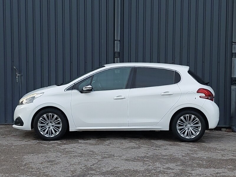 Used Peugeot 208 2018 for sale - 76556117: Photo 4