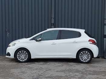 Used Peugeot 208 2018 for sale - 76556117: Photo