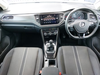 Used Volkswagen T-Roc 2018 for sale - 78900737: Photo