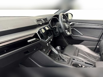 Used Audi Q3 2023 for sale - 77374432: Photo