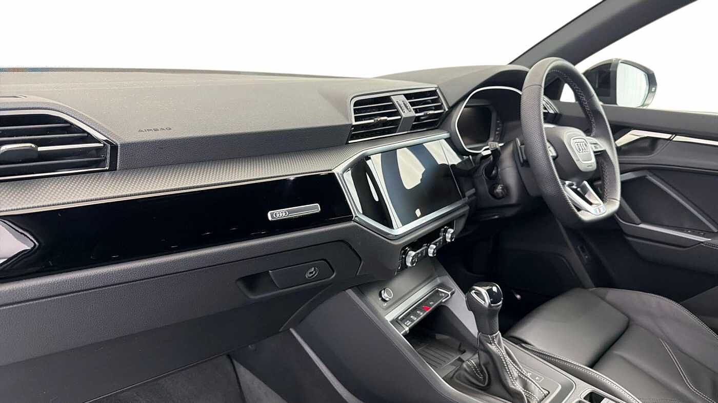 Used Audi Q3 2024 for sale - 76677474: Photo 2