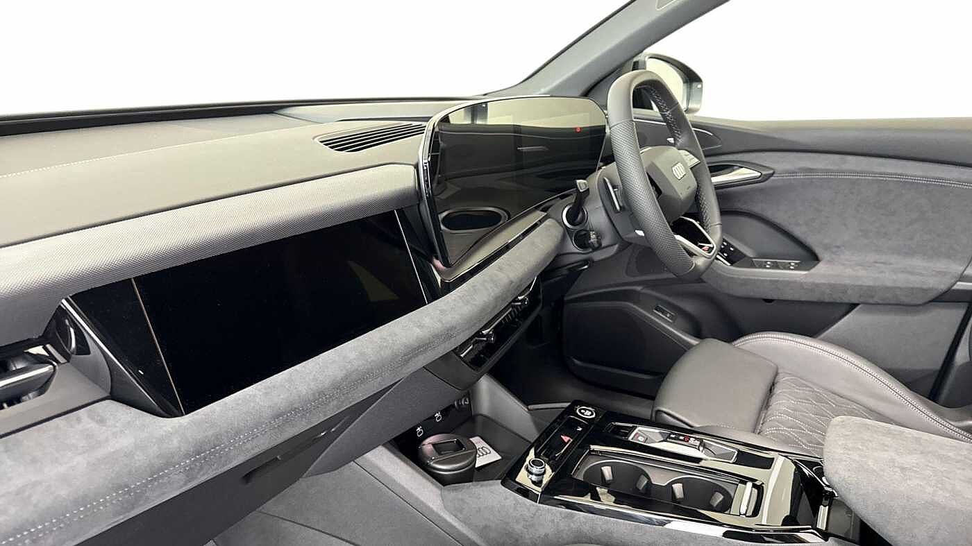 Used Audi Q6 e-tron 2026 for sale - 77974609: Photo 2