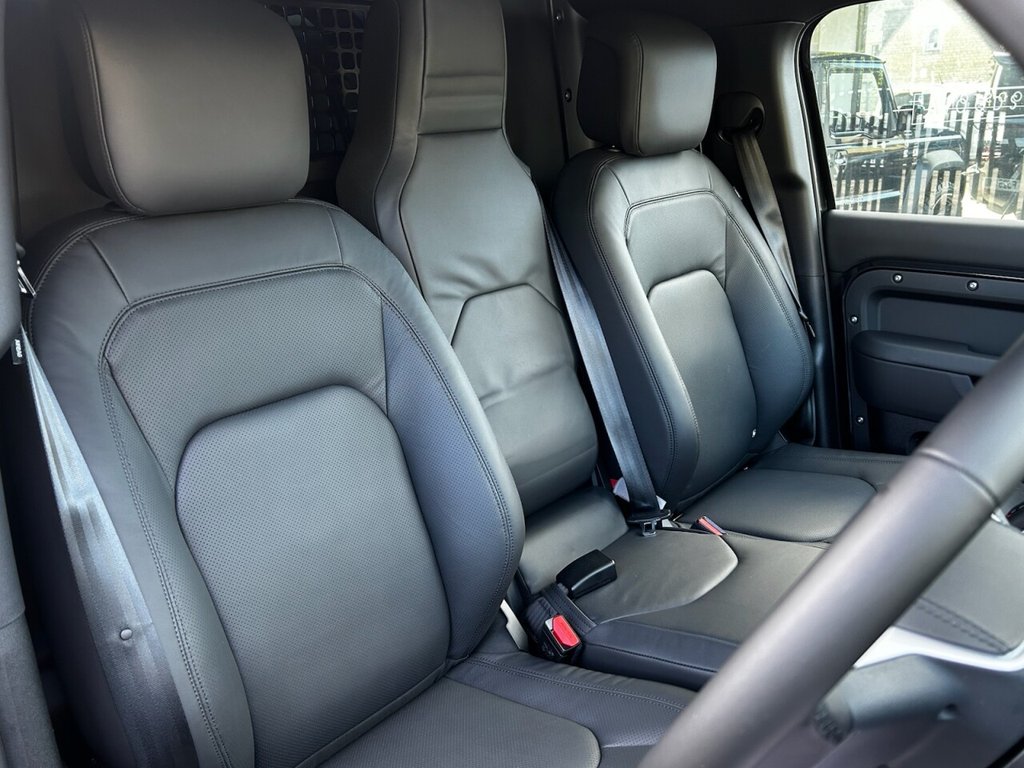 Used Land Rover Defender 110 2026 for sale - 78016915: Photo 26