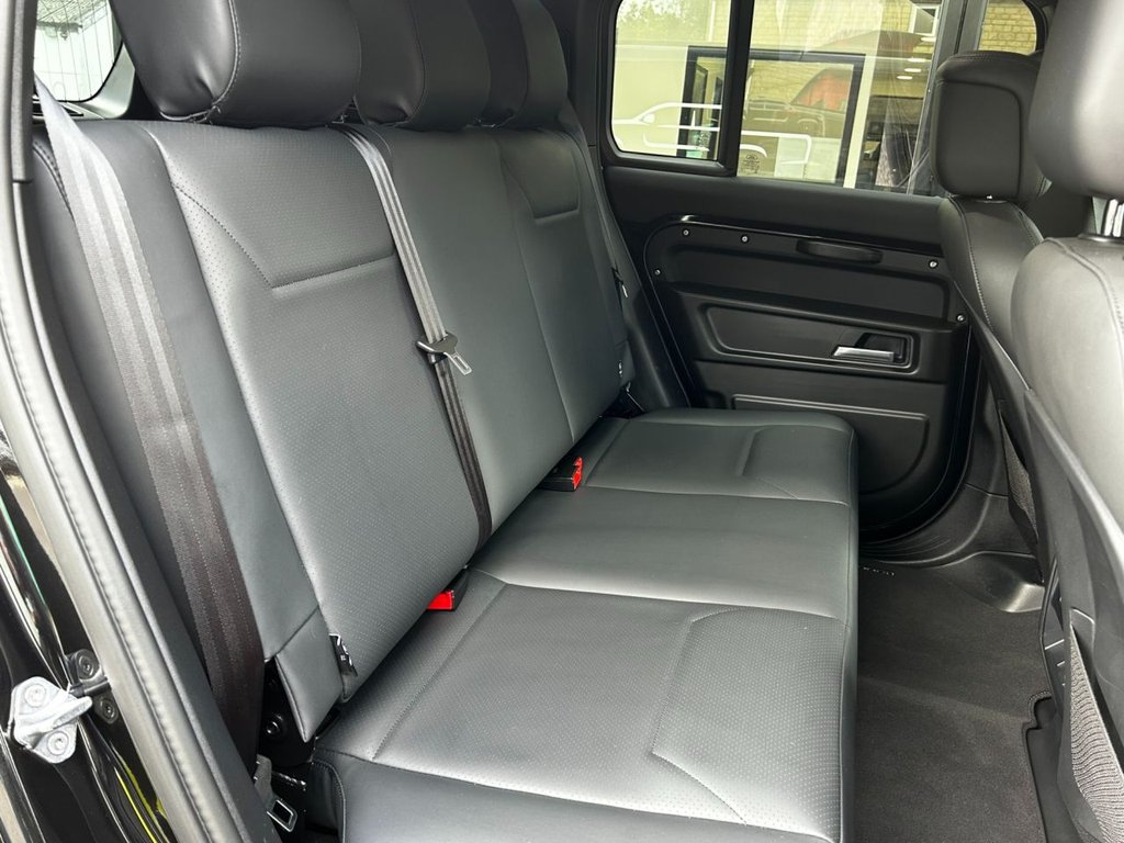 Used Land Rover Defender 110 2026 for sale - 78016915: Photo 32