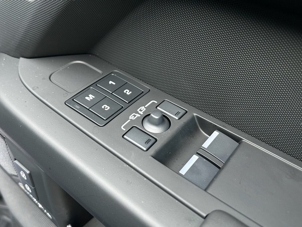 Used Land Rover Defender 110 2026 for sale - 78016915: Photo 45