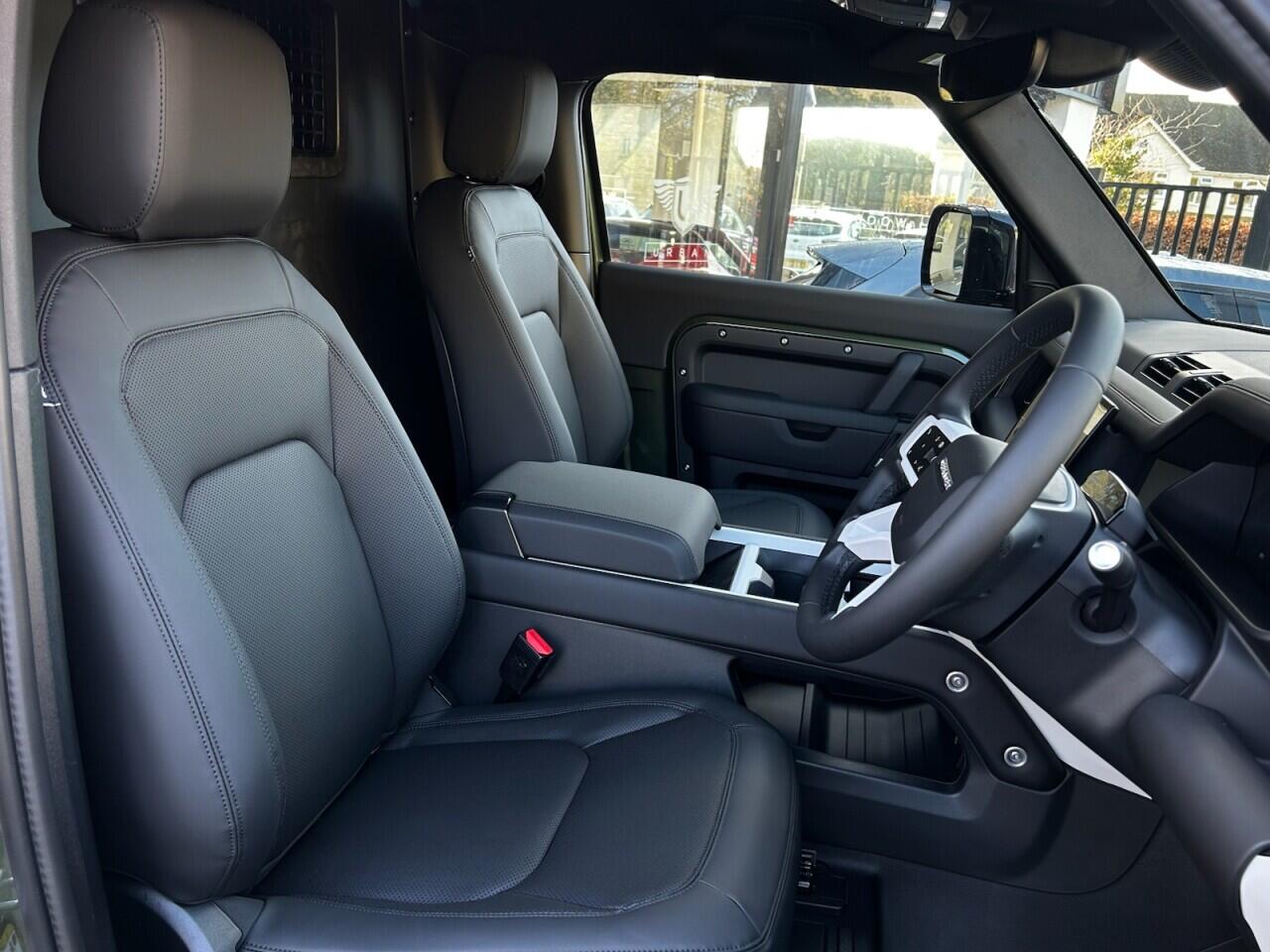 Used Land Rover Defender 90 for sale - 76824671: Photo 31