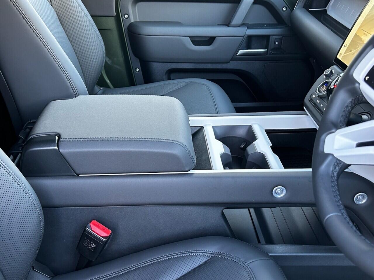 Used Land Rover Defender 90 for sale - 76824671: Photo 33