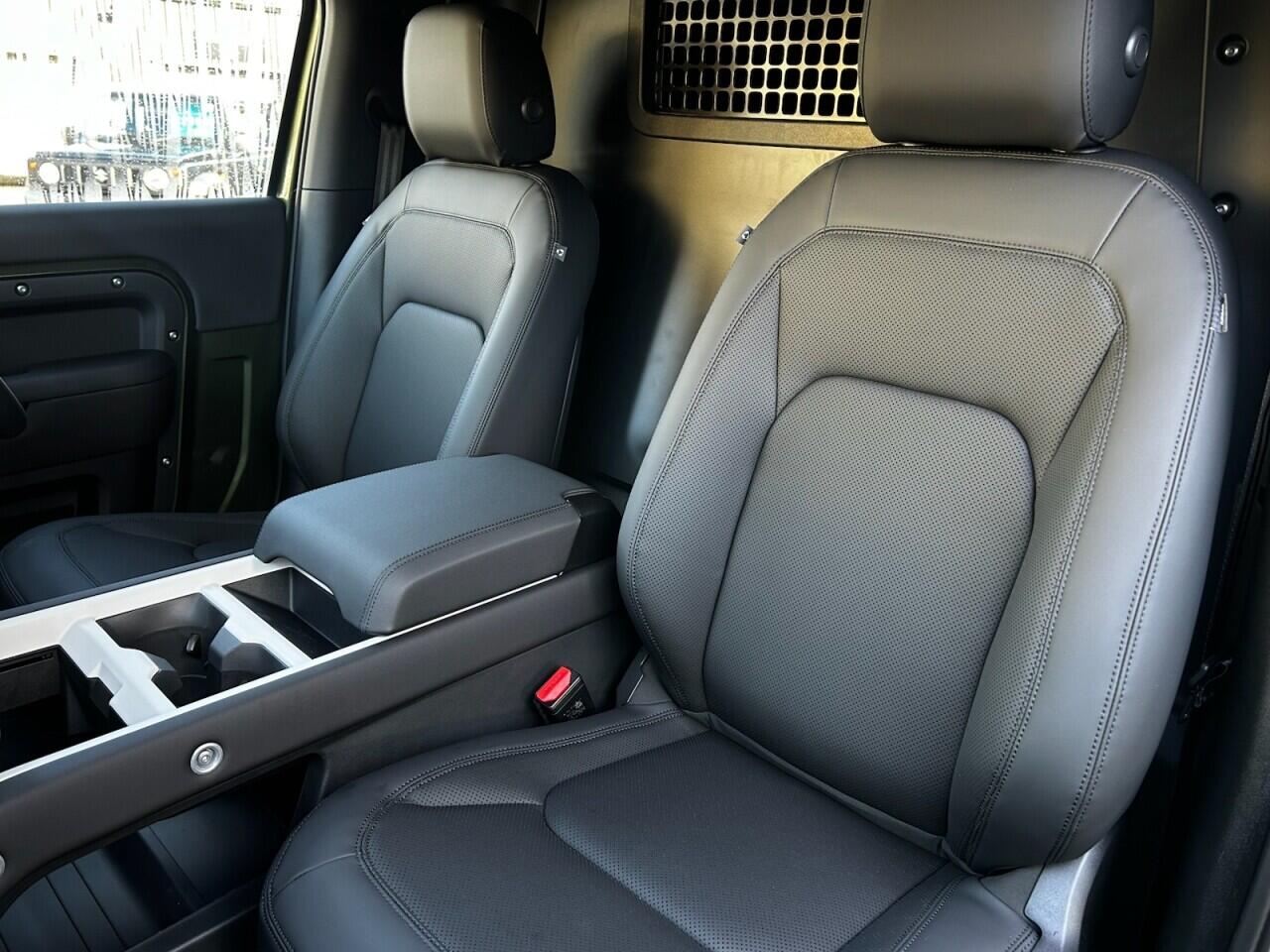 Used Land Rover Defender 90 for sale - 76824671: Photo 35