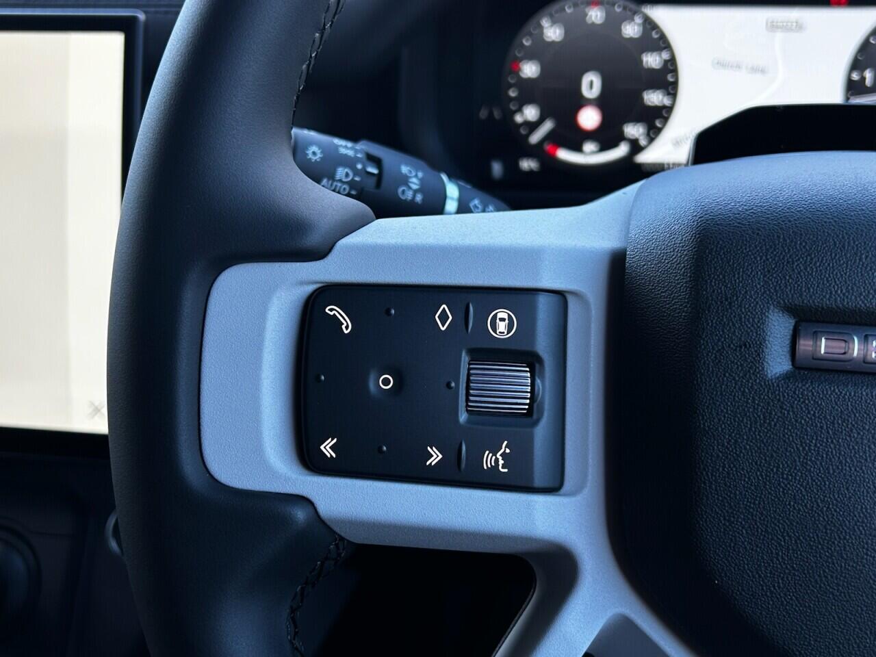 Used Land Rover Defender 90 for sale - 76824671: Photo 43