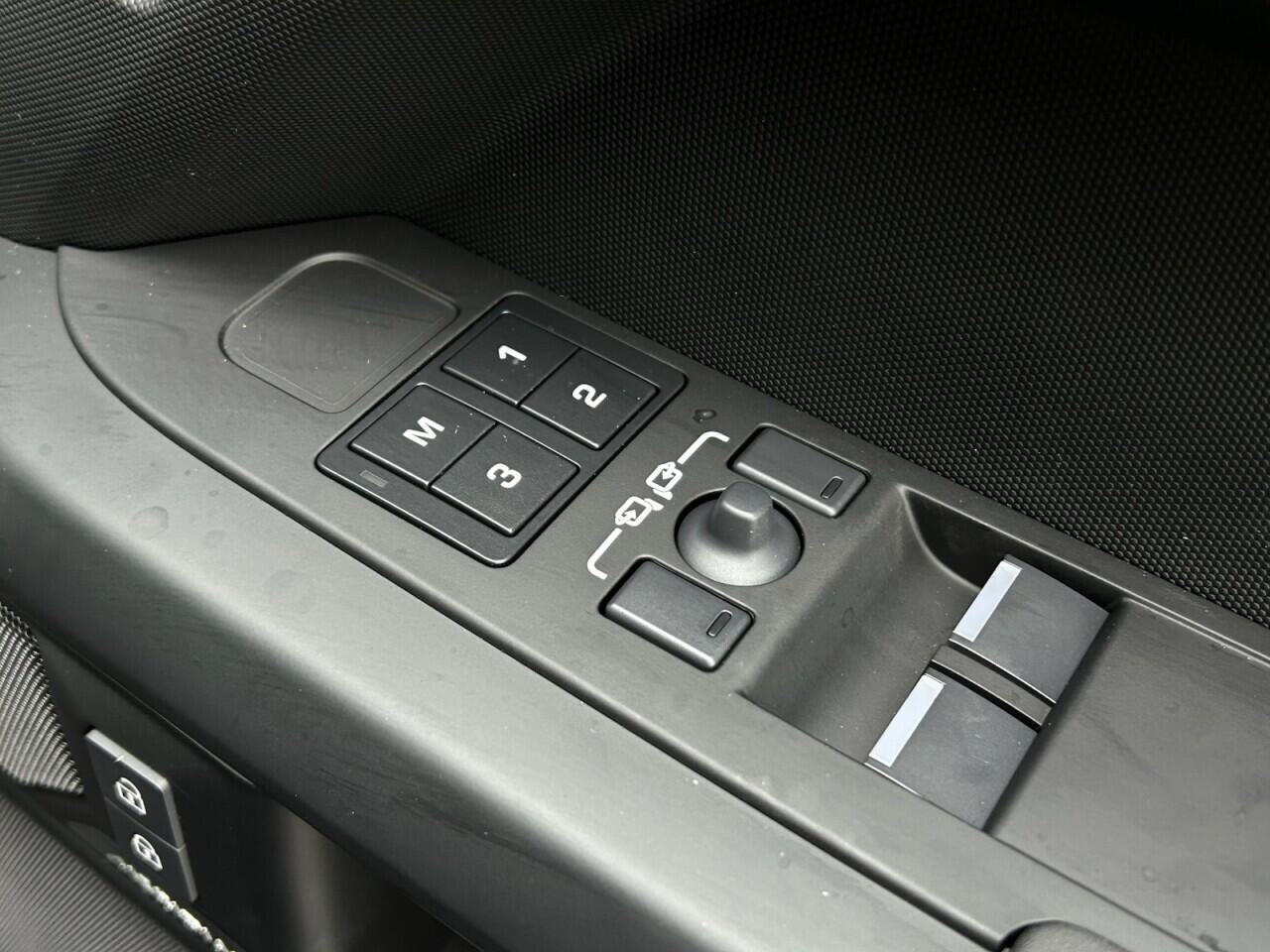 Used Land Rover Defender 110 for sale - 76824127: Photo 40