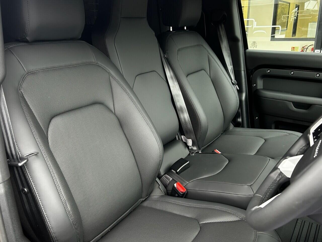 Used Land Rover Defender 110 for sale - 76899050: Photo 34