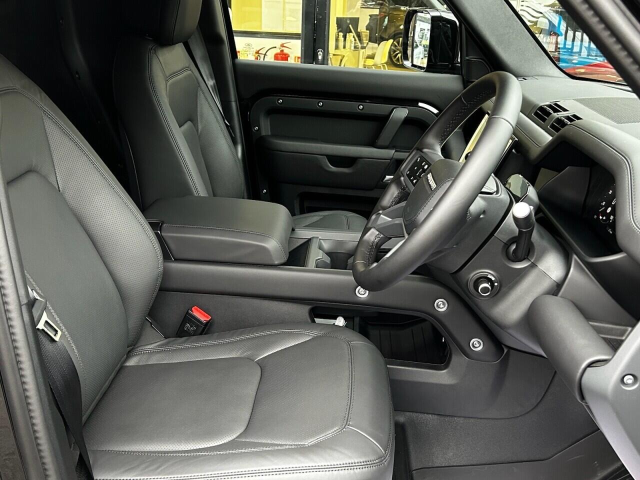 Used Land Rover Defender 110 for sale - 76952971: Photo 26