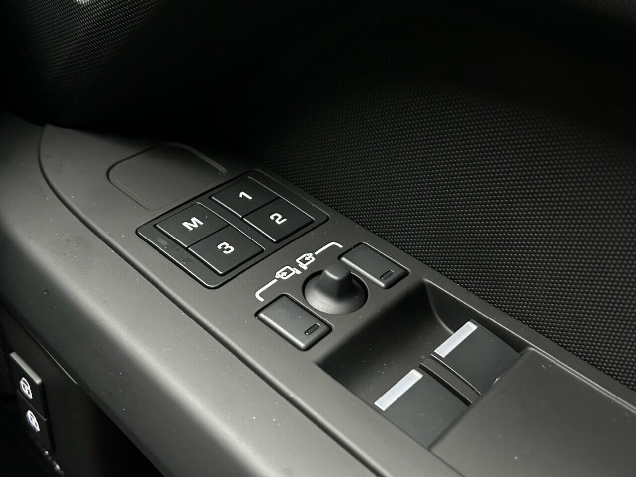 Used Land Rover Defender 110 for sale - 76952971: Photo 53