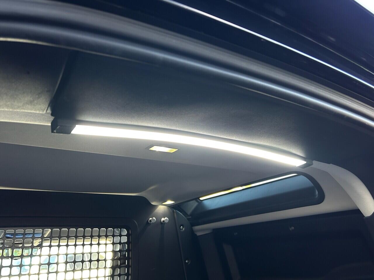 Used Land Rover Defender 2023 for sale - 76485654: Photo 30