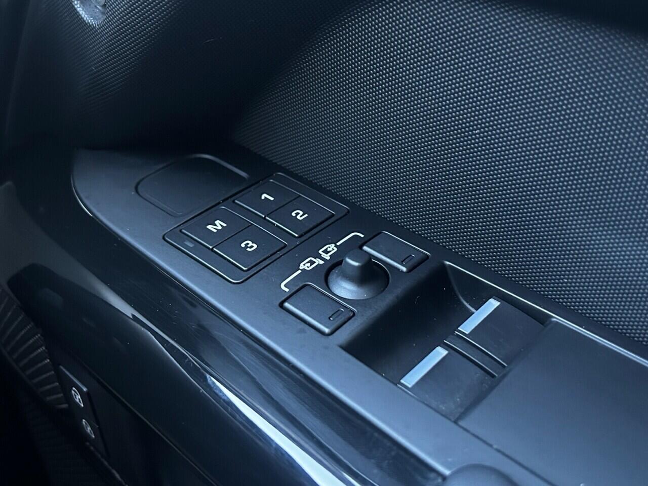 Used Land Rover Defender 2023 for sale - 76485654: Photo 50