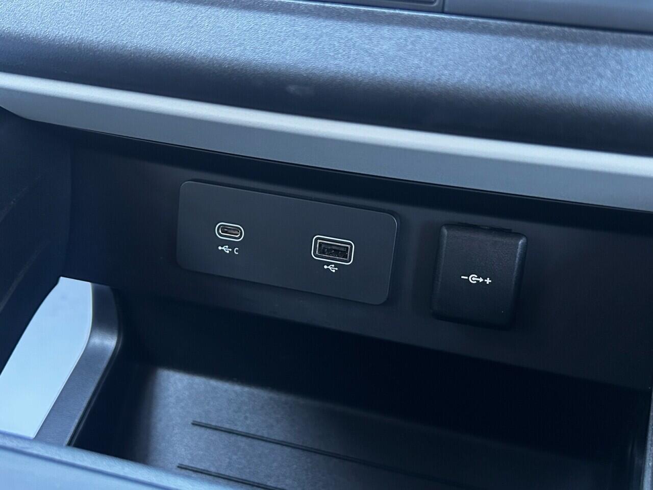 Used Land Rover Defender 2023 for sale - 76485654: Photo 54