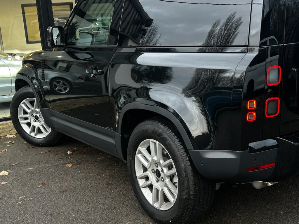 Used Land Rover Defender 90 2025 for sale - 77001016: Photo 16