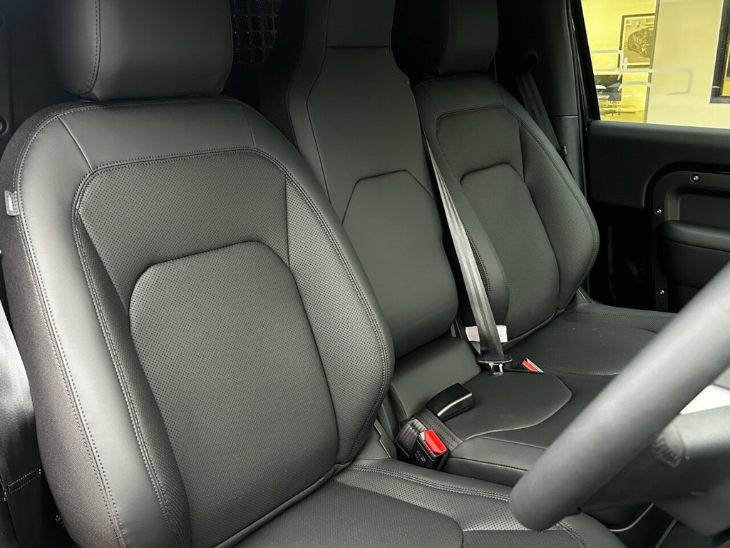 Used Land Rover Defender 90 2025 for sale - 77001016: Photo 23