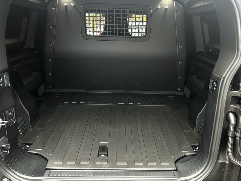 Used Land Rover Defender 90 2025 for sale - 77001016: Photo 25
