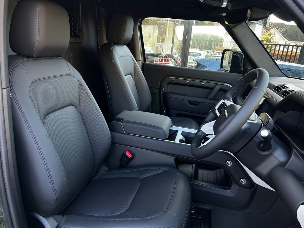 Used Land Rover Defender 90 2025 for sale - 77001009: Photo 31