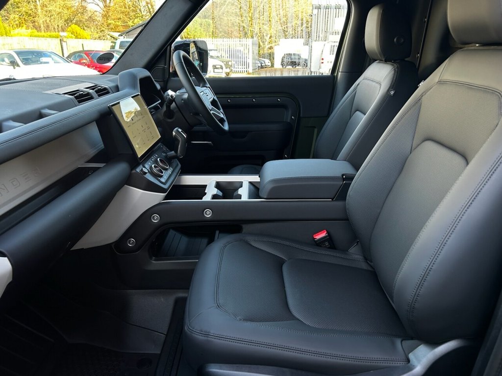 Used Land Rover Defender 90 2025 for sale - 77001009: Photo 36