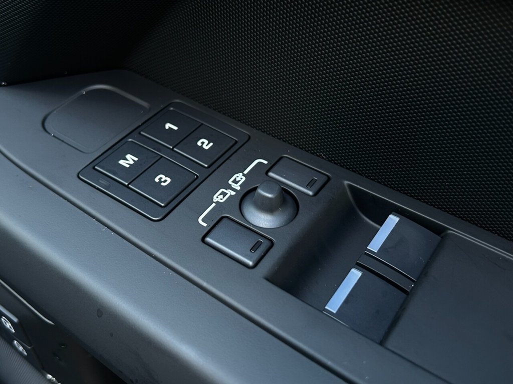 Used Land Rover Defender 90 2025 for sale - 77001009: Photo 46