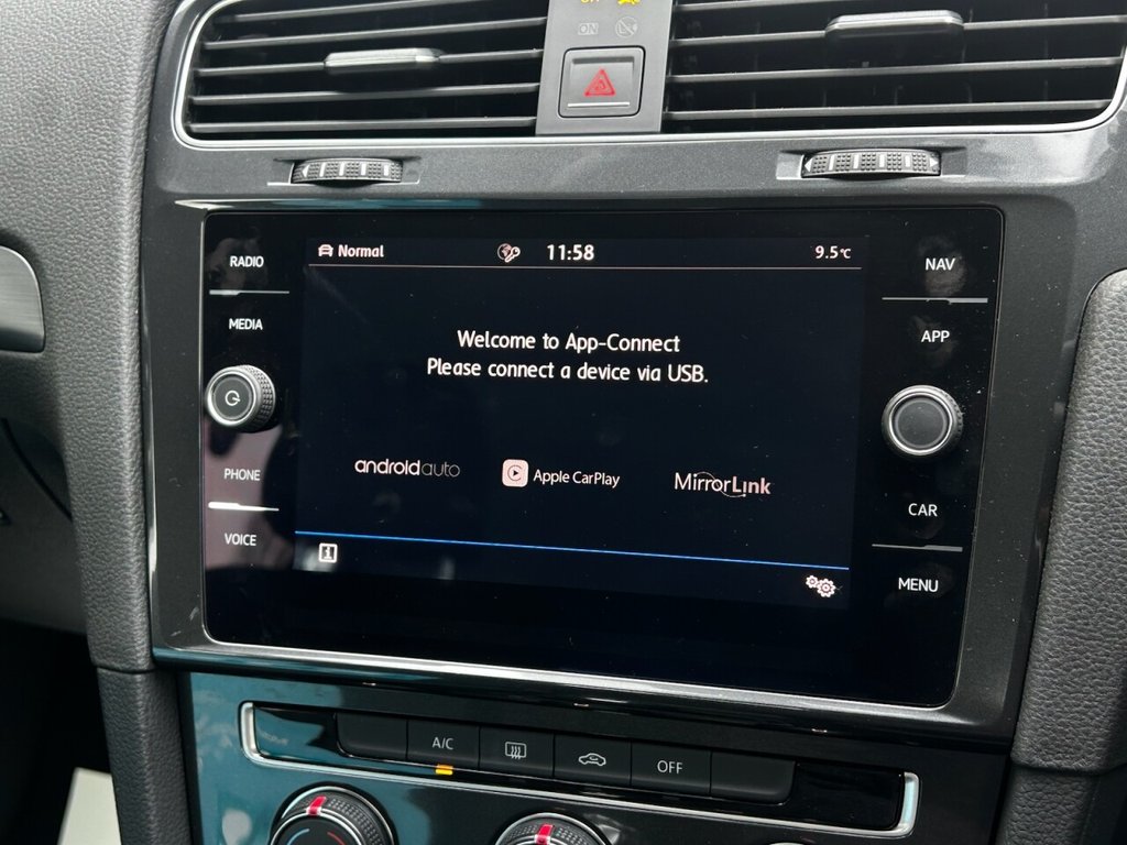 Used Volkswagen Golf 2017 for sale - 77520692: Photo 35