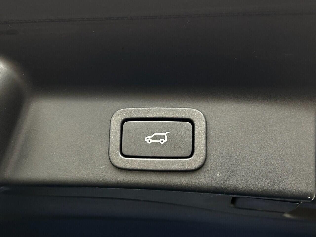 Used Jaguar F-Pace 2017 for sale - 76549210: Photo 40