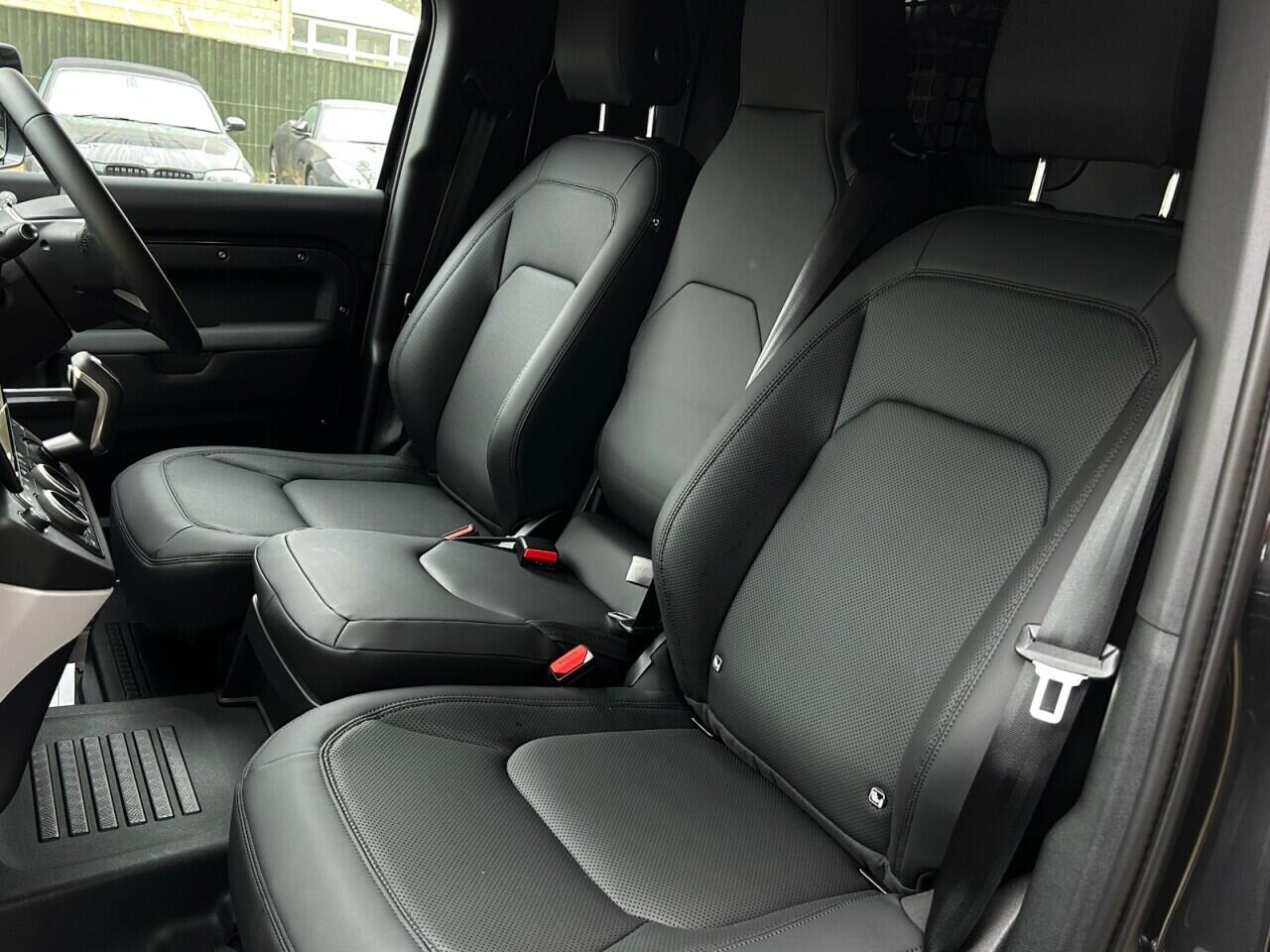 Used Land Rover Defender 110 for sale - 76632956: Photo 33