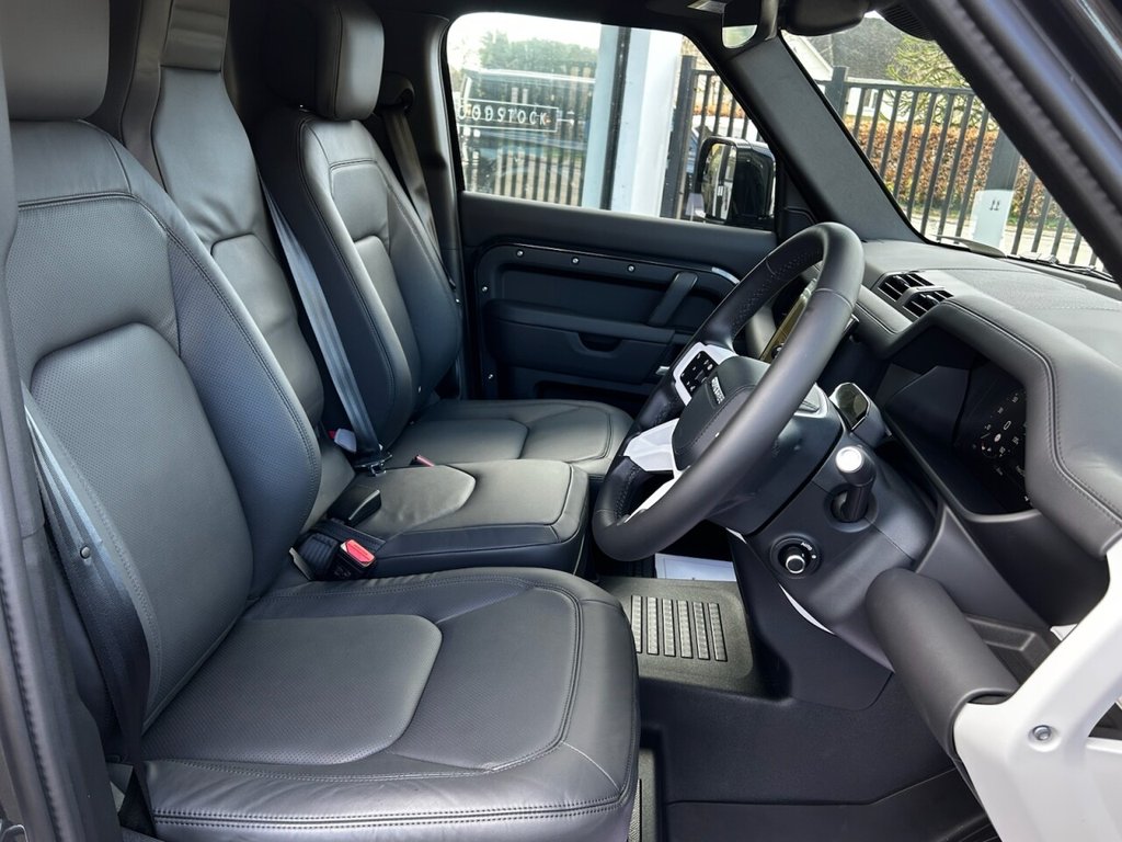 Used Land Rover Defender 110 2026 for sale - 77703602: Photo 25