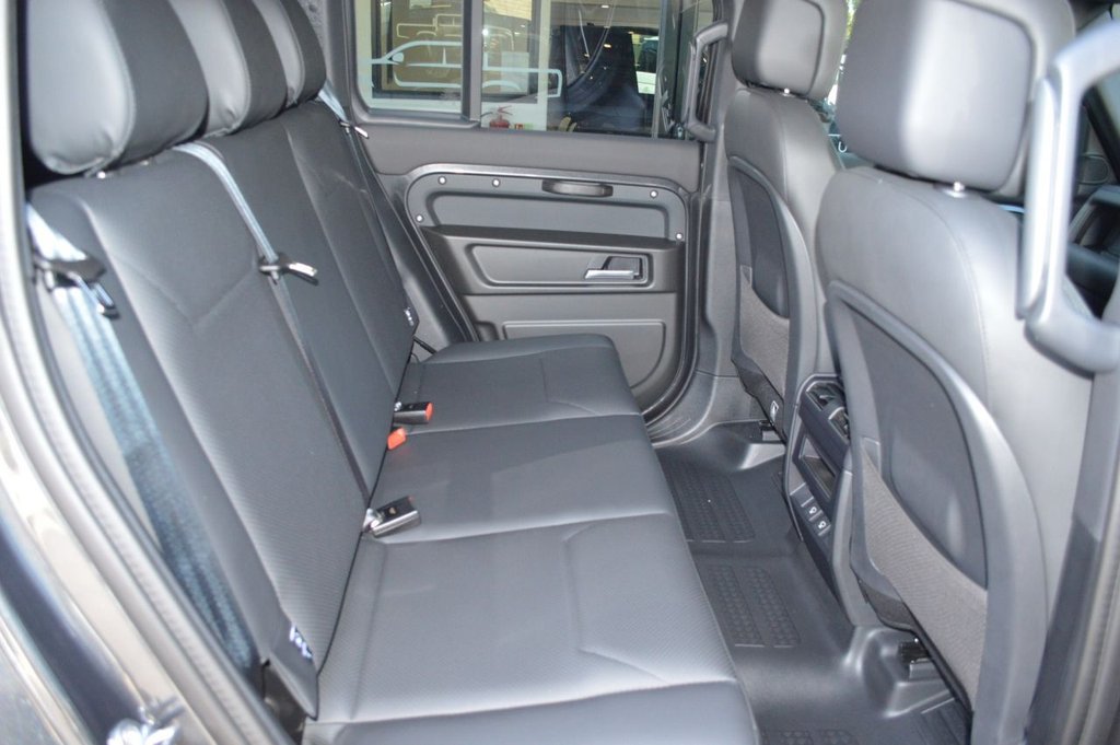 Used Land Rover Defender 110 2026 for sale - 77703602: Photo 27