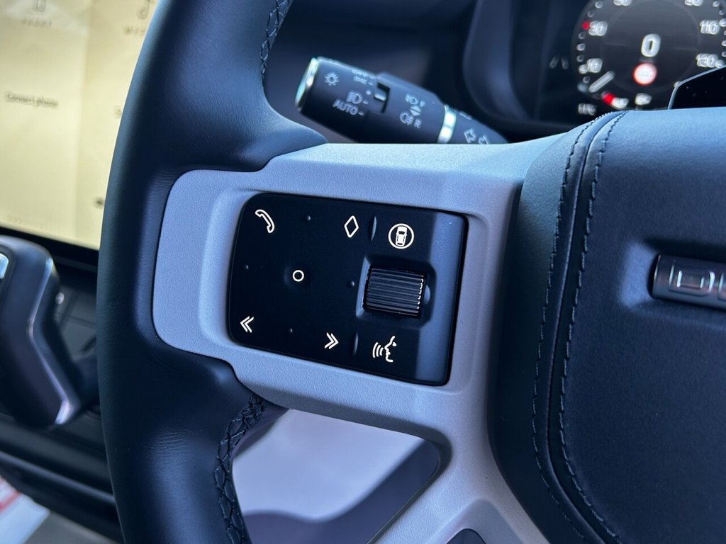 Used Land Rover Defender 110 2026 for sale - 77703602: Photo 41