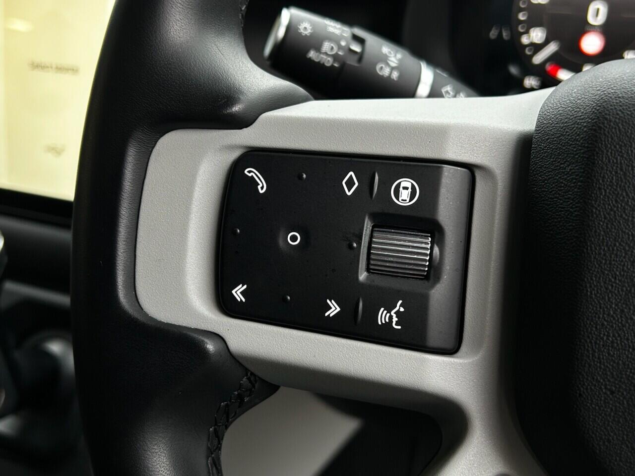 Used Land Rover Defender 2023 for sale - 76336715: Photo 30