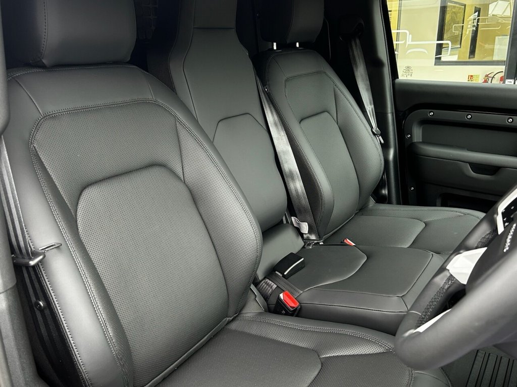 Used Land Rover Defender 110 2025 for sale - 77001007: Photo 34