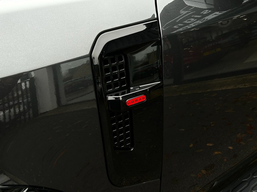 Used Land Rover Defender 110 2025 for sale - 77001001: Photo 18