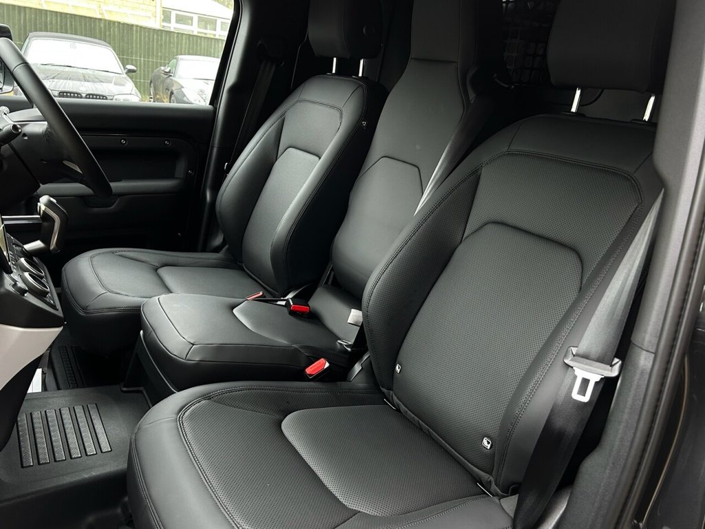Used Land Rover Defender 110 2025 for sale - 77001001: Photo 33