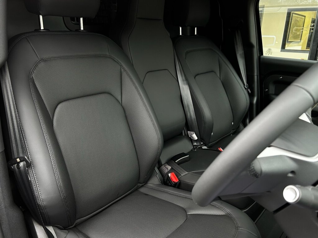 Used Land Rover Defender 110 2025 for sale - 77001001: Photo 37