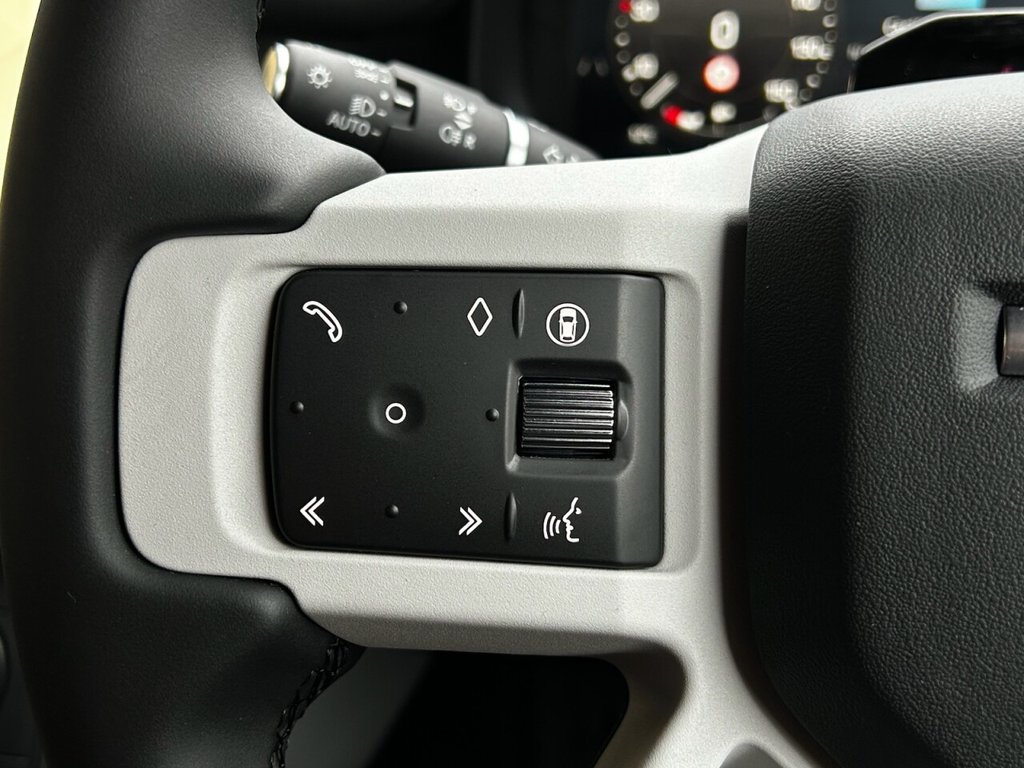 Used Land Rover Defender 110 2025 for sale - 77001001: Photo 48
