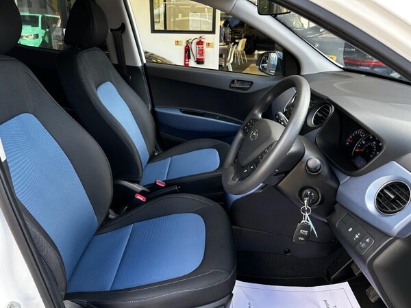 Used Hyundai i10 2017 for sale - 76136580: Photo 30