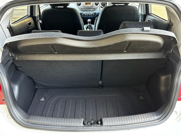 Used Hyundai i10 2017 for sale - 76136580: Photo 33