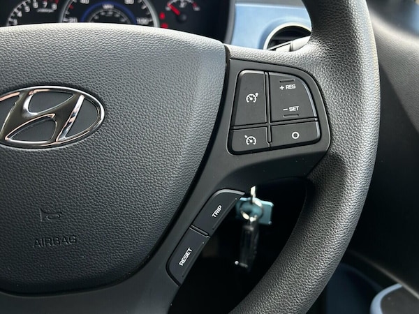 Used Hyundai i10 2017 for sale - 76136580: Photo 40