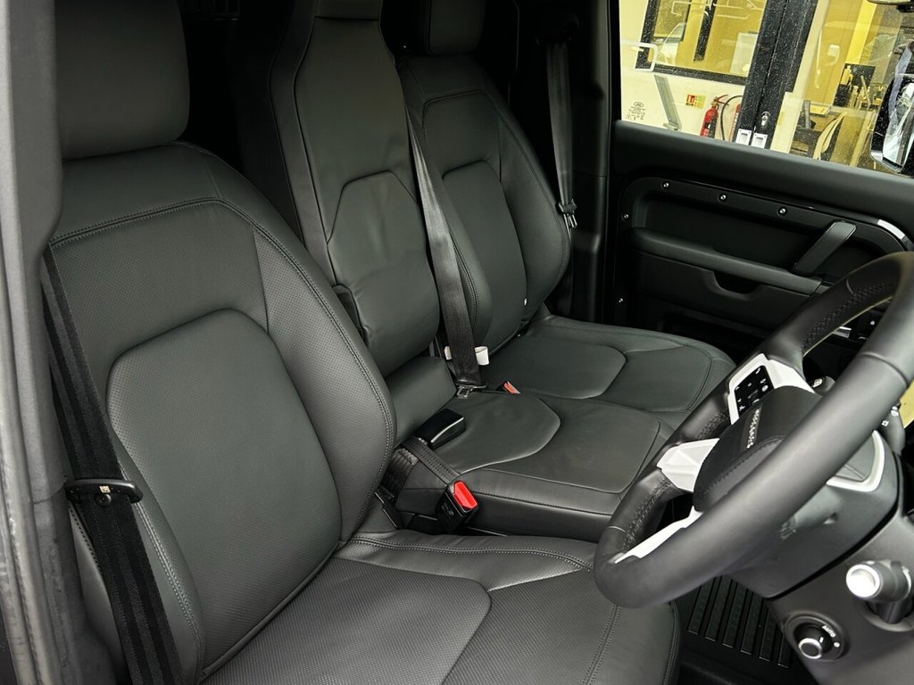 Used Land Rover Defender 2025 for sale - 77302193: Photo 24