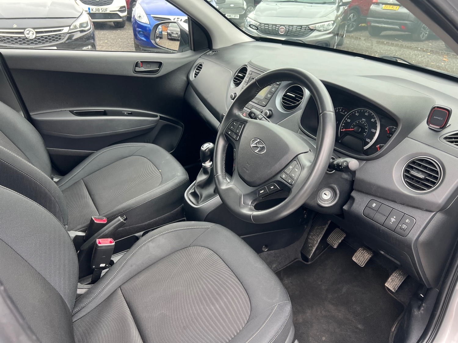 Used Hyundai i10 2019 for sale - 76312191: Photo 11