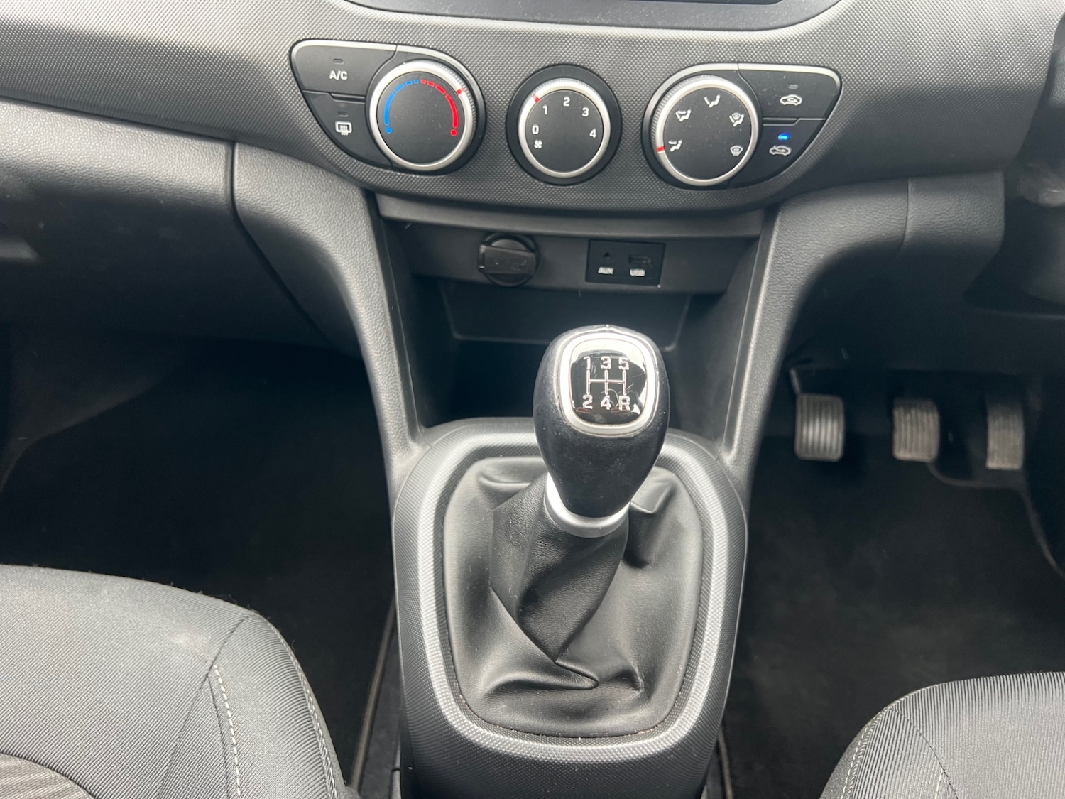 Used Hyundai i10 2019 for sale - 76312191: Photo 13